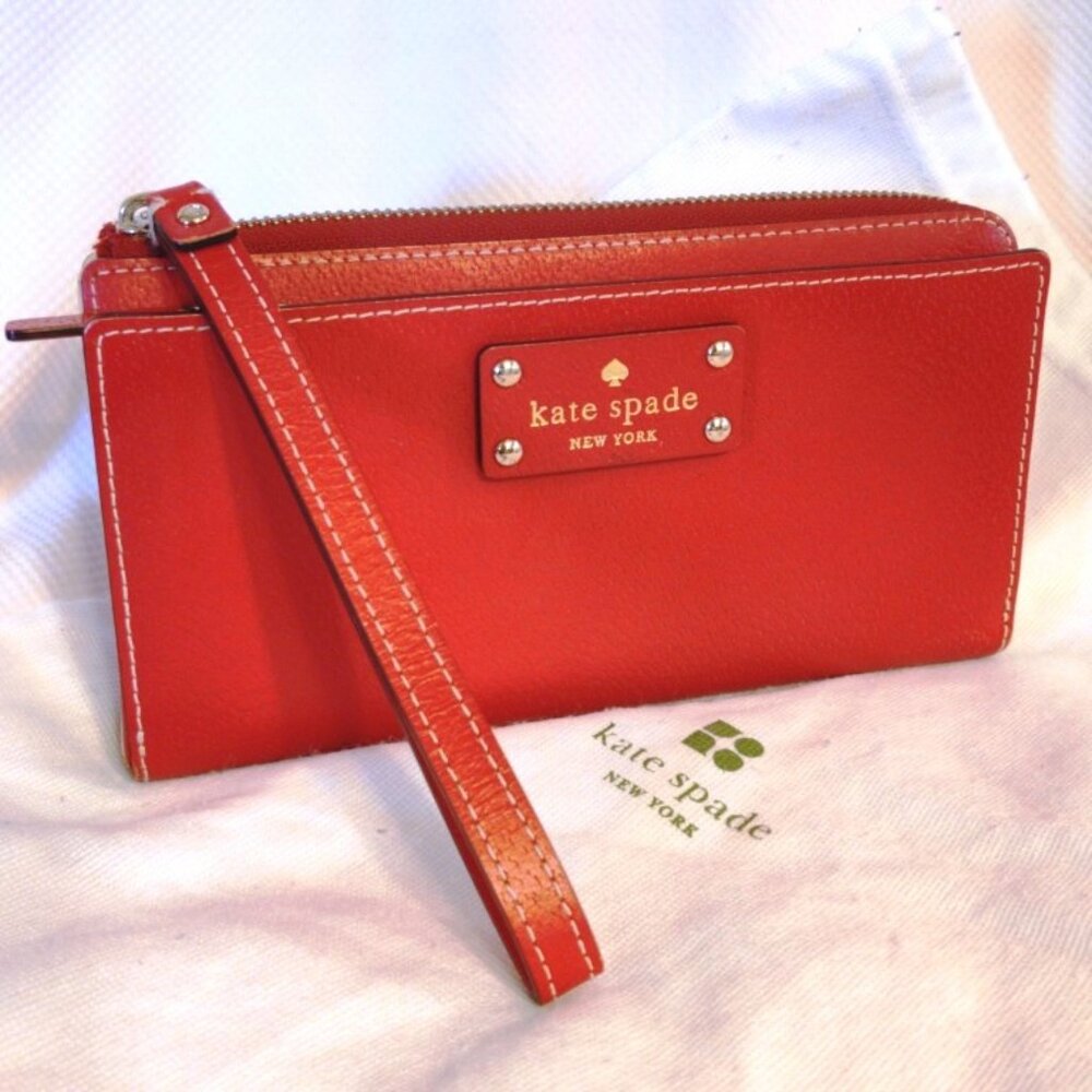 Kate Spade Pebbled Leather Wellesley Layton Wallet Wristlet in Pill Box Red, EUC
